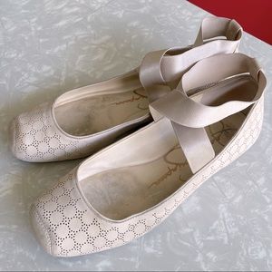Jessica Simpson Women's Mandalaye Ballet Flat,Vanilla Cream Nubuck,US 8.5 M